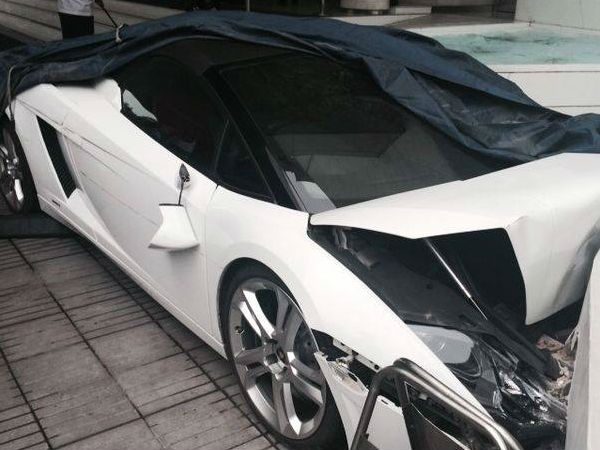 ಹೋಟೆಲ್ ಬಂಟನಿಂದ ದುಬಾರಿ ಲಂಬೋರ್ಗಿನಿ ಕಾರು ಪುಡಿ ಪುಡಿ 