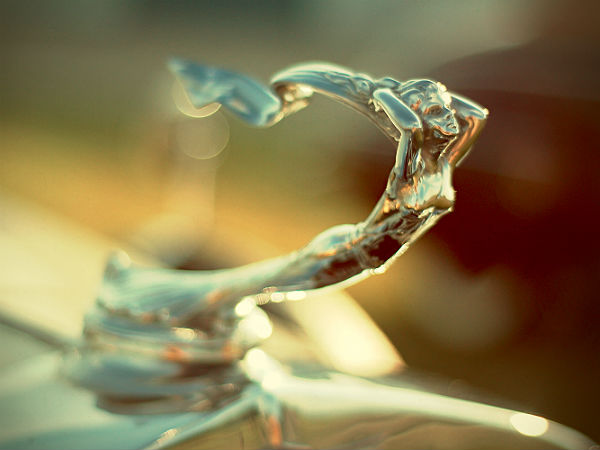 ನೋಡಲು ಮರೆಯದಿರಿ ಚಿತ್ತಾಕರ್ಷಕ ಕಾರು 'ಹುಡ್ ಓರ್ನಮೆಂಟ್'