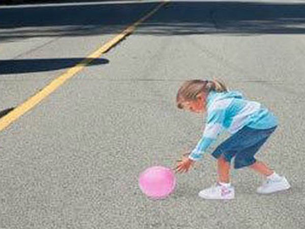 ನೈಜತೆಯನ್ನು ಕಾಪಾಡಿಕೊಂಡ ತ್ರಿಡಿ ರಸ್ತೆ ಕಲೆಗಾರಿಕೆ 