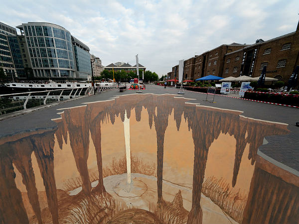 ನೈಜತೆಯನ್ನು ಕಾಪಾಡಿಕೊಂಡ ತ್ರಿಡಿ ರಸ್ತೆ ಕಲೆಗಾರಿಕೆ 