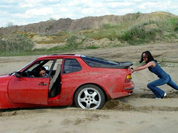 ಕೆಸರಿನಲ್ಲಿ ಸಿಲುಕಿದ ಕಾರನ್ನು ಹೊರತೆಗೆಯುವ ವಿಧಾನ ಹೇಗೆ?