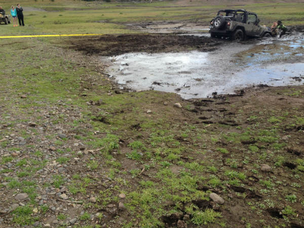 ಕೆಸರಿನಲ್ಲಿ ಸಿಲುಕಿದ ಕಾರನ್ನು ಹೊರತೆಗೆಯುವ ವಿಧಾನ ಹೇಗೆ?