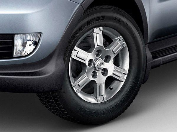 ದರ ಮಾಹಿತಿ - ಮುಂಬೈ ಎಕ್ಸ್ ಶೋ ರೂಂ (ರುಪಾಯಿಗಳಲ್ಲಿ)