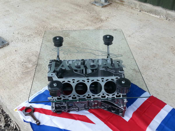 ಕಾರು ಎಂಜಿನ್‌ನಿಂದ ರಚನೆಯಾದ ಕಾಫಿ ಟೇಬಲ್‌ಗಳು