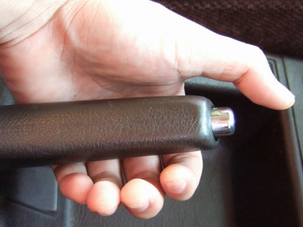 ಹ್ಯಾಂಡ್ ಬ್ರೇಕ್ 