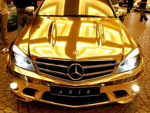 ಚಿನ್ನ ಲೇಪಿತ ಬೆಂಝ್ ಕಾರು 