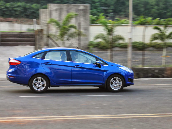 ಚಾಲನೆ ಹಾಗೂ ಹ್ಯಾಂಡ್ಲಿಂಗ್ 