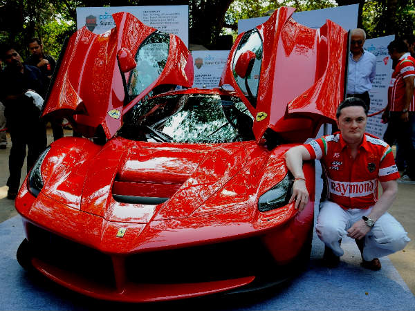 2015 ಪಾರ್ಕ್ಸ್ ಸೂಪರ್ ಕಾರು ರಾಲಿಯಲ್ಲಿ ಲಾಫೆರಾರಿ ಕಲರವ