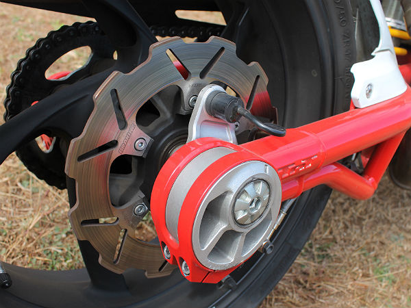  ಮೈನಸ್ ಪಾಯಿಂಟ್ - ರಿಯರ್ ಬ್ರೇಕ್ 