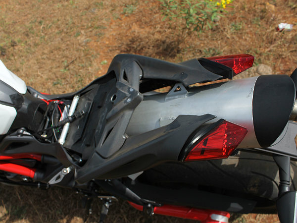 ಮೈನಸ್ ಪಾಯಿಂಟ್ - ಸಿಂಗಲ್ ಎಕ್ಸಾಸ್ಟ್