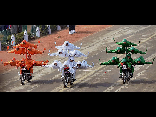 ಭಾರತದ ಶಕ್ತಿ ಪ್ರದರ್ಶನದಿಂದ ಬೆರಗಾದ ಒಬಾಮಾ ದಂಪತಿ!