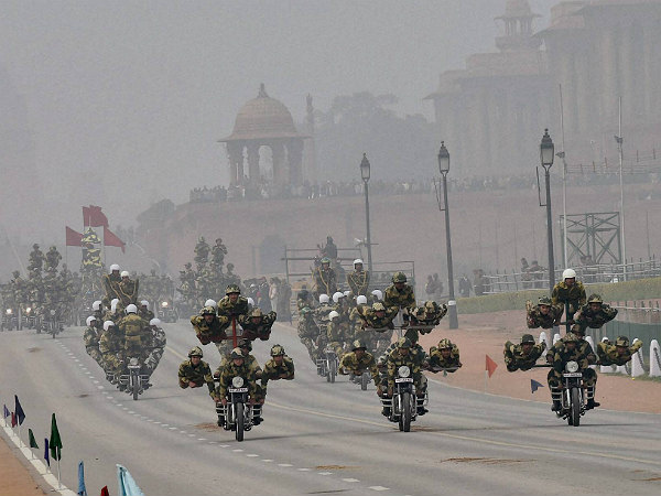 ಭಾರತದ ಶಕ್ತಿ ಪ್ರದರ್ಶನದಿಂದ ಬೆರಗಾದ ಒಬಾಮಾ ದಂಪತಿ!