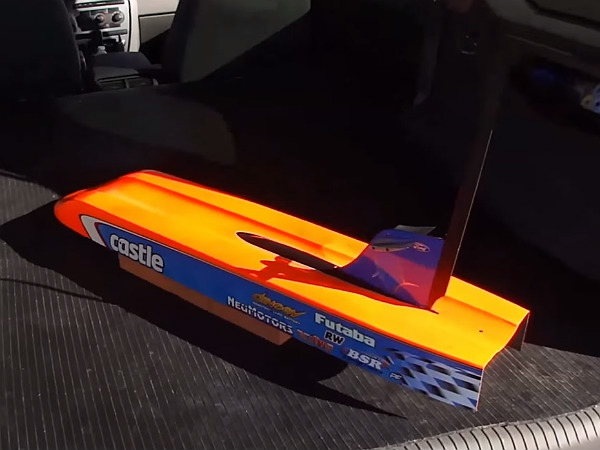 ಗಿನ್ನೆಸ್ ಪುಟ ಸೇರಿದ ರೇಡಿಯೋ ನಿಯಂತ್ರಿತ 'ಬುಲೆಟ್' ಕಾರು 