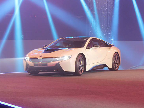 2.29 ಕೋಟಿ ದುಬಾರಿಯ ಬಿಎಂಡಬ್ಲ್ಯು ಐ8 ಹೈಬ್ರಿಡ್ ಸ್ಪೋರ್ಟ್ಸ್ ಕಾರು ಬಿಡುಗಡೆ 