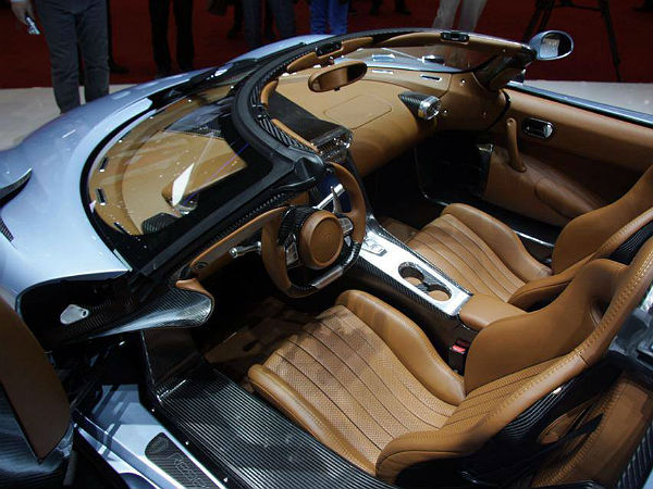 ಭೇಟಿಯಾಗಿ ಗೇರ್ ಇಲ್ಲದ ಸೂಪರ್ ಕಾರು - ಕೊಯಿನಿಕ್ಸೆಗ್ ರೆಗೆರಾ