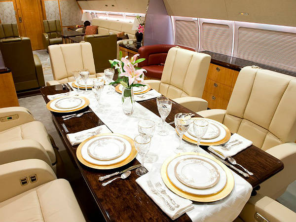 ಗ್ರೀನ್ ಪಾಯಿಂಟ್ - ಇದೇ ಬಾನಲ್ಲಿ ತೇಲಾಡುವ ವಿಹಾರ ನೌಕೆ