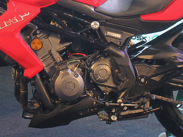 ಎಂಜಿನ್ ತಾಂತ್ರಿಕತೆ - ಬೆನೆಲ್ಲಿ ಟಿಎನ್ ಟಿ 300