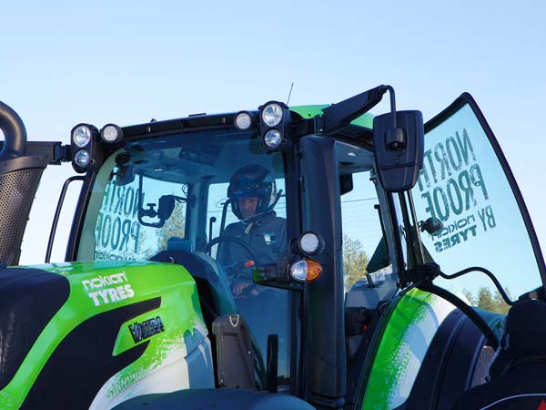 ವೇಗದ ಪ್ರಪಂಚದಲ್ಲೊಂದು ವೇಗದೂತ ಟ್ರ್ಯಾಕ್ಟರ್