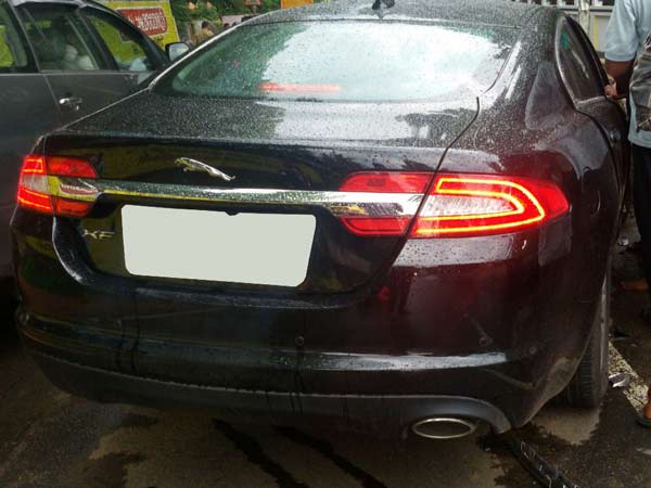 ಭೀಕರ ರಸ್ತೆ ಅಪಘಾತ; ಜಾಗ್ವಾರ್ ಗೆ ಶರಣಾದ ಟಿಪ್ಪರ್