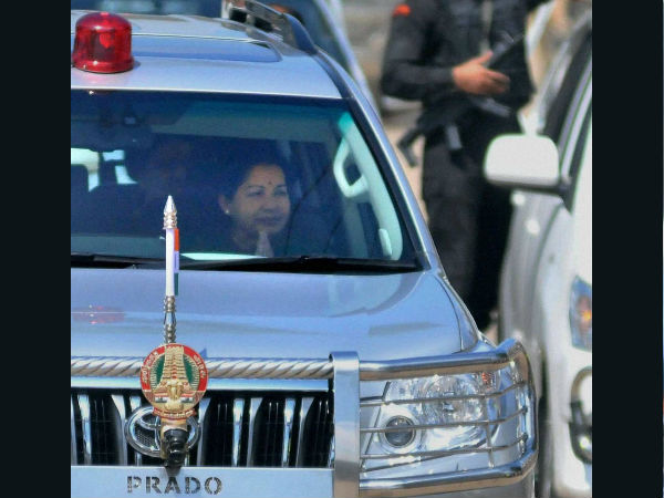 ಜಯಲಲಿತಾ ಐಷಾರಾಮಿ ಕಾರು - ಟೊಯೊಟಾ ಲ್ಯಾಂಡ್ ಕ್ರೂಸರ್ ಪ್ರಾಡೊ