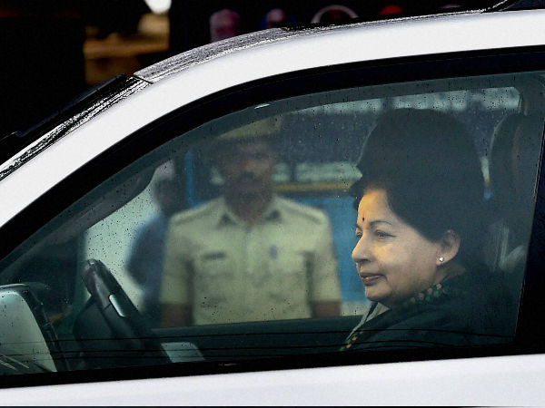 ಜಯಲಲಿತಾ ಐಷಾರಾಮಿ ಕಾರು - ಟೊಯೊಟಾ ಲ್ಯಾಂಡ್ ಕ್ರೂಸರ್ ಪ್ರಾಡೊ