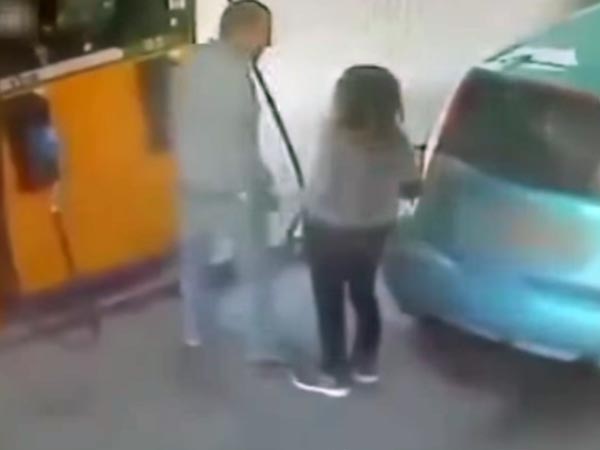 ಸಿಗರೇಟ್ ನೀಡದ ಕೋಪಕ್ಕೆ ಪೆಟ್ರೋಲ್ ಬಂಕ್ ಗೆ ಬೆಂಕಿಯಿಟ್ಟ ಮಹಿಳೆ