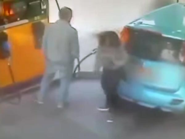 ಸಿಗರೇಟ್ ನೀಡದ ಕೋಪಕ್ಕೆ ಪೆಟ್ರೋಲ್ ಬಂಕ್ ಗೆ ಬೆಂಕಿಯಿಟ್ಟ ಮಹಿಳೆ