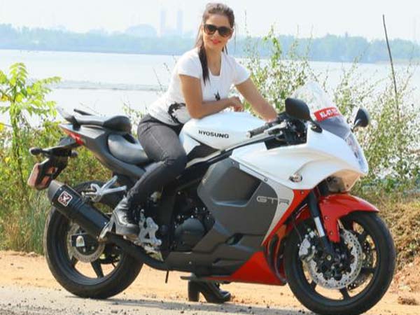 ದೇಶದ ಮೊದಲ ಮಹಿಳಾ ರೇಸಿಂಗ್ ಚಾಂಪಿಯನ್- ಅಲಿಷಾ ಅಬ್ದುಲ್ಲಾ