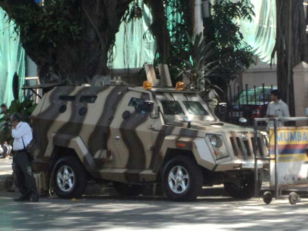 ಉಗ್ರರ ಪ್ರತಿದಾಳಿಗಾಗಿ ಬೆಂಗಳೂರು ಬಂದಿಳಿದ ಬುಲೆಟ್ ಫ್ರೂಪ್ ಗಾಡಿ