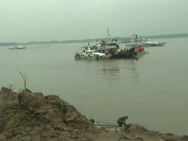 ಚೀನಾ ಚಂಡಮಾರುತ: ನದಿಯಲ್ಲಿ ಮುಳುಗಿದ ಹಡಗು; 400 ಪ್ರಯಾಣಿಕರು ನಾಪತ್ತೆ? 