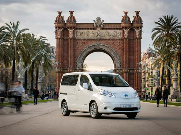 ಜಗತ್ತಿನ ಮೊತ್ತ ಮೊದಲ 7 ಸೀಟುಗಳ ಎಲೆಕ್ಟ್ರಿಕ್ ಮಿನಿವ್ಯಾನ್ ಅನಾವರಣ