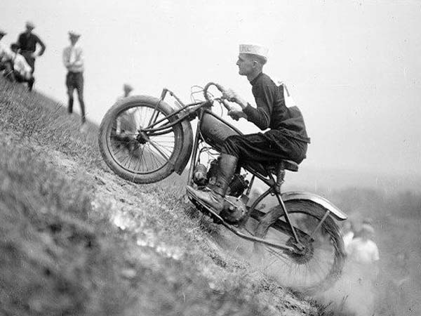 ಹೆಲ್ಮೆಟ್ ಸತ್ಯಾಸತ್ಯತೆ; ಇತಿಹಾಸದತ್ತ ಒಂದು ಪಯಣ 