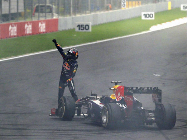 ಭಾರತದಲ್ಲಿ ಮಾತ್ರ ಇದು ಸಾಧ್ಯ; ರೇಸ್ ಟ್ರ್ಯಾಕಲ್ಲಿ ಮದುವೆ