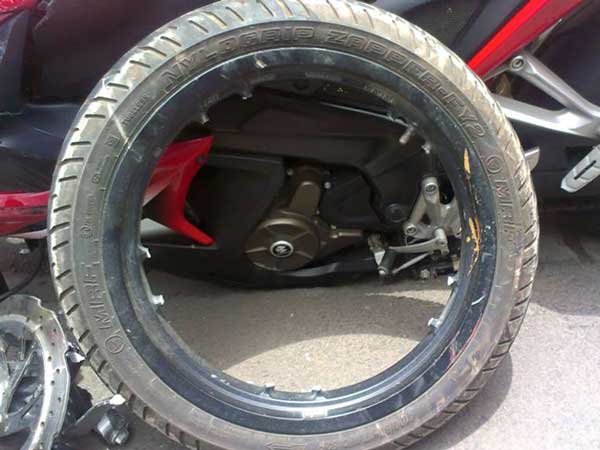 ಬ್ರೇಕಿಂಗ್ ವೇಳೆ ಪಲ್ಸರ್ ಇಬ್ಭಾಗ; ನಿರ್ಮಾಣ ಗುಣಮಟ್ಟದ ಬಗ್ಗೆ ಶಂಕೆ 