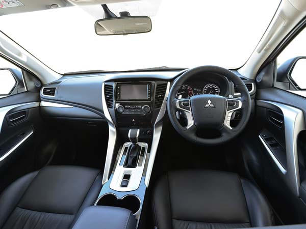 2016 ಮಿಟ್ಸುಬಿಸಿ ಪಜೆರೊ ಸ್ಪೋರ್ಟ್ ಹತ್ತಿರದಿಂದ ಗಮನಿಸಿ! 2016 ಮಿಟ್ಸುಬಿಸಿ ಪಜೆರೊ ಸ್ಪೋರ್ಟ್ ಹತ್ತಿರದಿಂದ ಗಮನಿಸಿ!