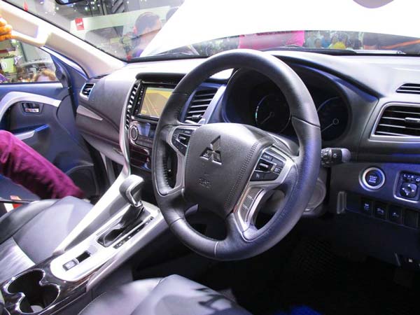 2016 ಮಿಟ್ಸುಬಿಸಿ ಪಜೆರೊ ಸ್ಪೋರ್ಟ್ ಹತ್ತಿರದಿಂದ ಗಮನಿಸಿ! 2016 ಮಿಟ್ಸುಬಿಸಿ ಪಜೆರೊ ಸ್ಪೋರ್ಟ್ ಹತ್ತಿರದಿಂದ ಗಮನಿಸಿ!