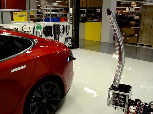 ವಿದ್ಯುತ್ ಕಾರಿಗೆ ಚಾರ್ಜ್ ಮಾಡಿಸಲು 'ಲೋಹದ ಹಾವು'