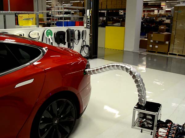 ವಿದ್ಯುತ್ ಕಾರಿಗೆ ಚಾರ್ಜ್ ಮಾಡಿಸಲು 'ಲೋಹದ ಹಾವು'