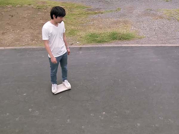 ವಿಶ್ವದಲ್ಲೇ ಪ್ರಥಮ ಬಾರಿಗೆ ಲ್ಯಾಪ್ ಟಾಪ್ ಮಾದರಿಯ ಪುಟ್ಟ ಕಾರು