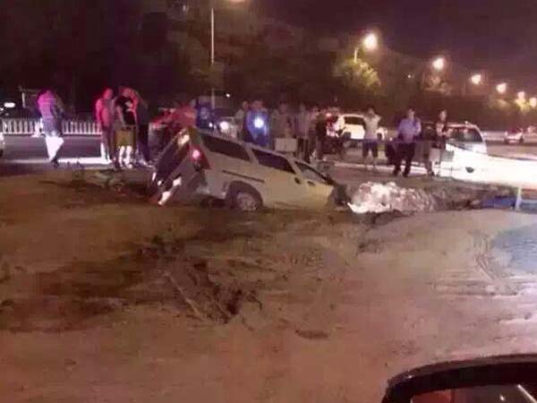 ಚೀನಾ ಮಹಾ ಸ್ಪೋಟ; ನೂರಾರು ಕಾರುಗಳು ಬೆಂಕಿಗಾಹುತಿ