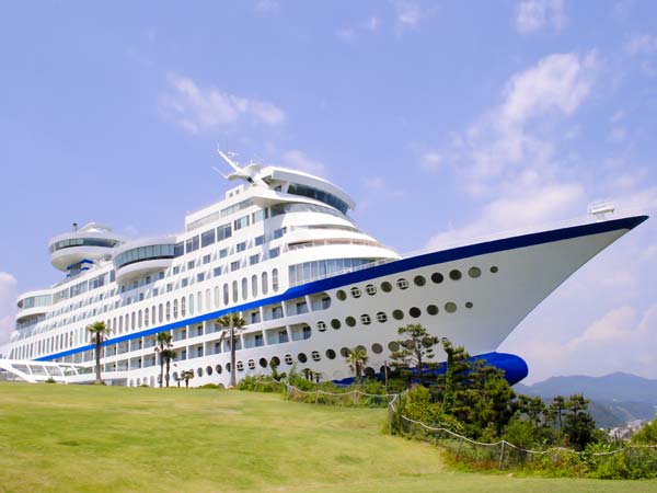 ಹಡಗಿನ ಆಕಾರದ ಐಷಾರಾಮಿ ಹೋಟೆಲ್ 