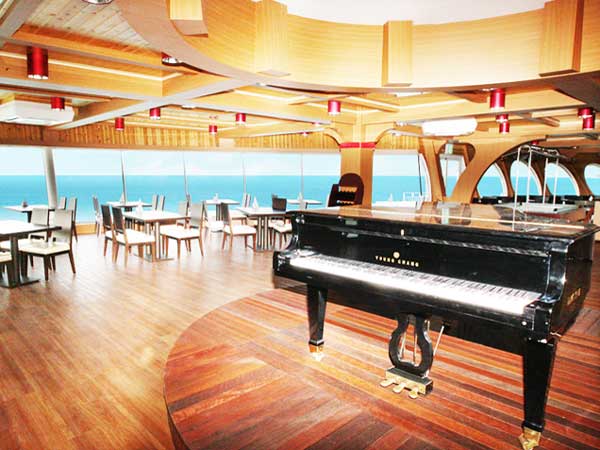 ಹಡಗಿನ ಆಕಾರದ ಐಷಾರಾಮಿ ಹೋಟೆಲ್ 