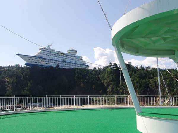 ಹಡಗಿನ ಆಕಾರದ ಐಷಾರಾಮಿ ಹೋಟೆಲ್ 