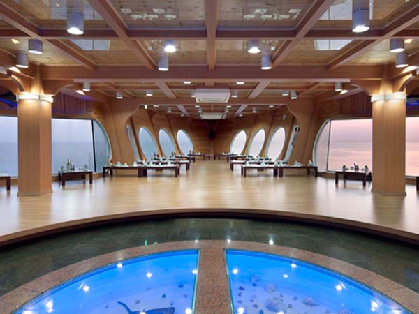 ಹಡಗಿನ ಆಕಾರದ ಐಷಾರಾಮಿ ಹೋಟೆಲ್ 