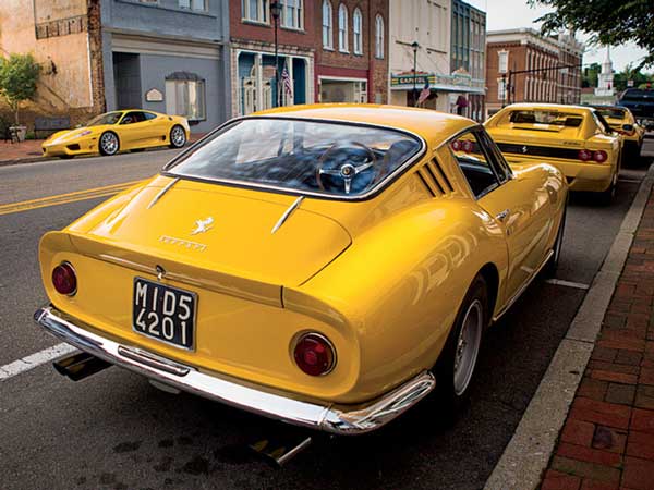 ಒಂದಲ್ಲ, ಎರಡಲ್ಲ ಬರೋಬ್ಬರಿ 40 ಹಳದಿ ಫೆರಾರಿ ಕಾರುಗಳು 