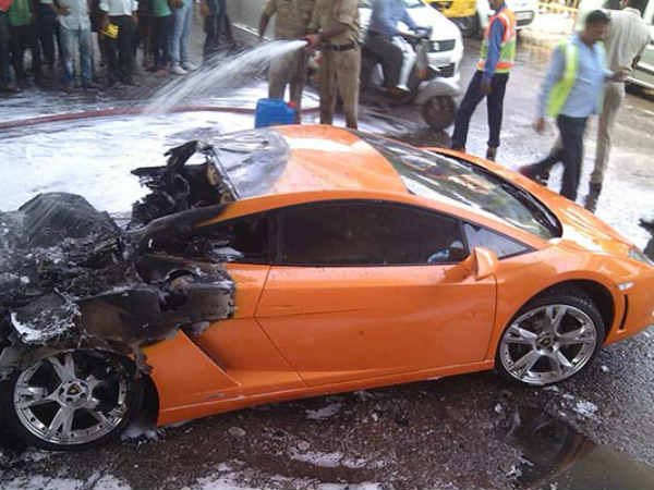 ಲಂಬೋರ್ಗಿನಿ ಕಾರಿನ ಬೆಂಕಿಯ ಹಿಂದೆ ಮನೆ ಮಾಡಿದ ನಿಗೂಢತೆ 