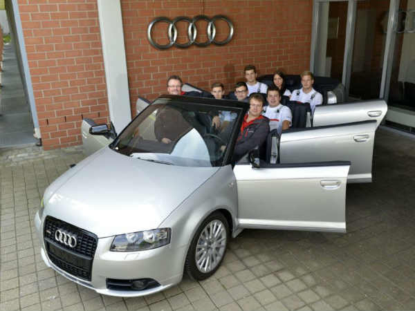 6 ಬಾಗಿಲು, 8 ಸೀಟುಗಳ ಆಡಿ ಓಪನ್ ಟಾಪ್ ಕಾರು 