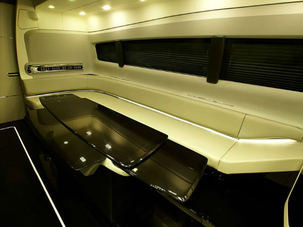 ಕಿಂಗ್ ಖಾನ್ ಪಾಲಾಯ್ತು ಬಾಲಿವುಡ್‌ನ ದುಬಾರಿ ವ್ಯಾನಿಟಿ ಬಸ್