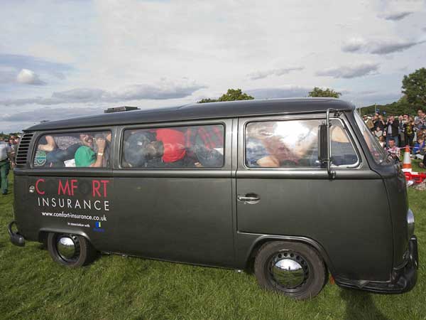 ವಿಶ್ವ ದಾಖಲೆ: ಮಿನಿ ವ್ಯಾನ್‌ನಲ್ಲಿ 51 ಮಂದಿ ಜಾಮ್ ಪ್ಯಾಕ್!