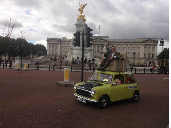 ಐಕಾನಿಕ್ ಮಿನಿ ಕಾರಲ್ಲಿ ಮಿಸ್ಟರ್ ಬೀನ್ 25ರ ಸಂಭ್ರಮ